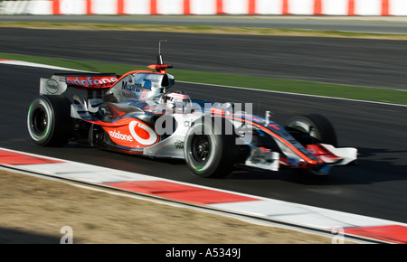Fernando Alonso (ESP) im McLaren-Mercedes MP4-22 Rennwagen während der Formel-1-Tests Sitzungen im Februar 2007 Stockfoto