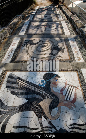 Moderne Mosaiktafeln bei Le Chateau, Nizza, Frankreich. Stockfoto