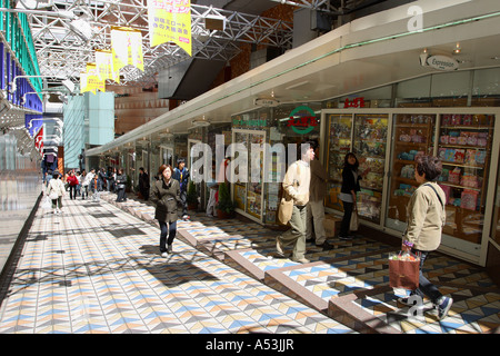 Tokio-Japan Reisen bauen kommerzielle Einkaufszentrum Shop Obdachlose Stockfoto