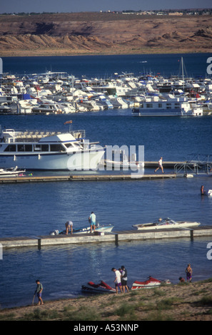 Boote vertäut & verankert, an den Ufern des Lake Powell, Arizona Ende des Sees. Stockfoto