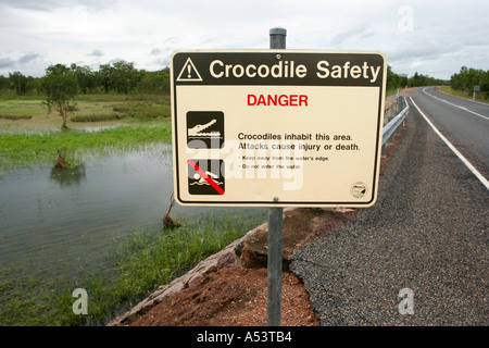 Krokodil-Warnschild im nördlichen Gebiet Australien Stockfoto