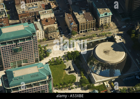 Kanada Ontario Toronto Ansicht von Roy Thompson Hall von Aussichtsplattform des CN Tower Stockfoto