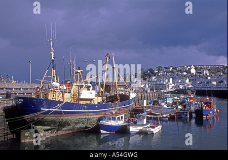 Bahnhof Stadt von Brixham, Devon. Haus von Sir Francis Drake replical Schiff die Golden Hind.  XPL 4725-443 Stockfoto