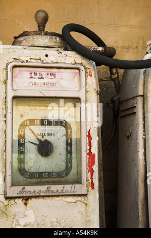 Alte Tankstelle in Marshfield Cotswolds Avon hautnah Stockfoto