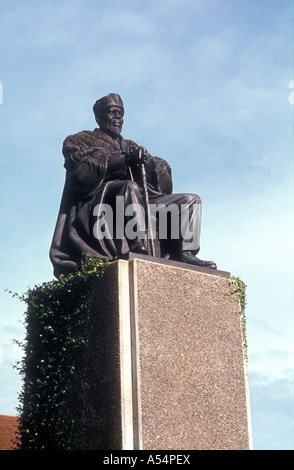 Bronzestatue von Jomo Kenyatta am Kenyatta International Conference Centre Nairobi Kenia in Ostafrika Stockfoto