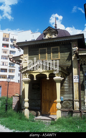 erhaltene alte Holzhaus, Jekaterinburg, Swerdlowsk, Russland Stockfoto