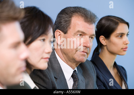 Geschäftsleute in Folge Stockfoto