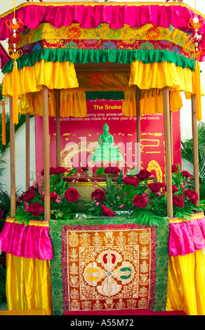 Bunte Gebet Stände in der Buddha Toothe Relic Tempel in Singapur s Chinatown Stockfoto