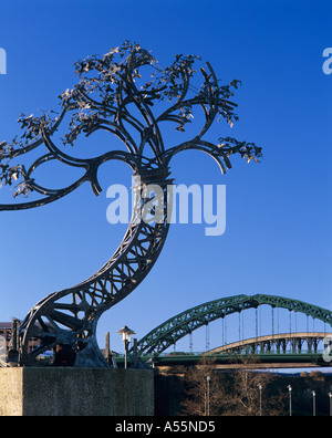 Schatten in einem anderen Licht, Kunst im öffentlichen Raum, Frames die Wearmouth Bridge, Sunderlands Riverside, England Großbritannien Stockfoto