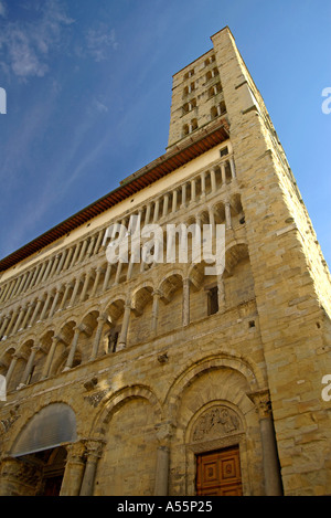 Die Fassade des Pieve Pfarrei Kirche Santa Maria Arezzo Toskana Italien gebaut im 9. bis 11. Jahrhundert in der Stockfoto