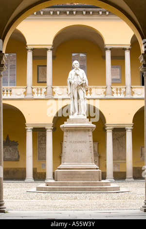 Alexandro Voltae Statue Universität Pavia Lombardei Italien Stockfoto