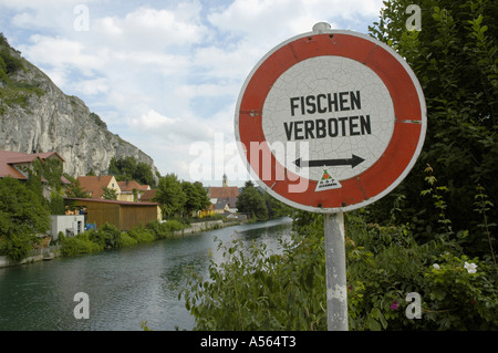 Zeichen Fische Verbot mit Essling an den Main-Donau-Kanal Stockfoto