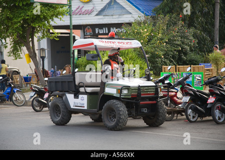 Verkehr und Touristen-Polizei in Ao Nang Krabi Provinz, Thailand Stockfoto