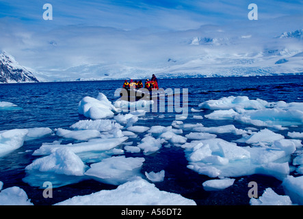 Leute, Touristen, Bootstour, Schlauchboot, Sternzeichen, Boot, nasse Landung, kontinentales Landung, Neko Harbour, Antarktische Halbinsel, Antarktis Stockfoto