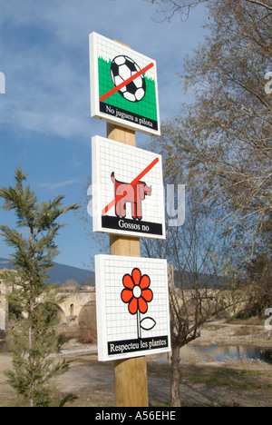 Melden Sie in Spanien, sagte: Nein, Hunde, Fußball, Kommissionierung, Wild, Blumen, Stockfoto