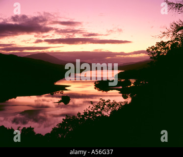 Sonnenuntergang über Loch Tummel aus Queens View, Region Tayside, Schottland, UK. Stockfoto