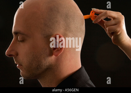 Frau auf Mann Stockfoto