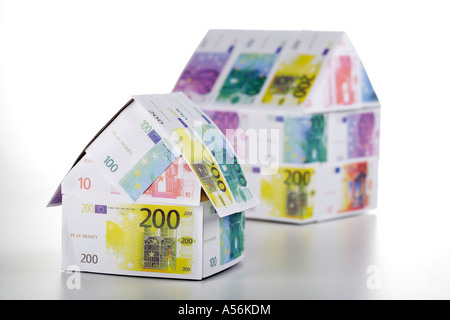 Zwei Häuser von Euro-Banknoten, Nahaufnahme Stockfoto