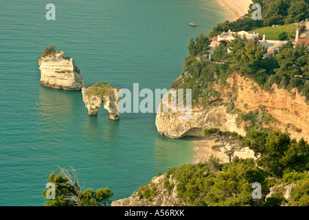 Vieste Gargano Italien unregelmäßige Küstenlinie zwischen Mattinata und Vieste Gargano Italien Stockfoto