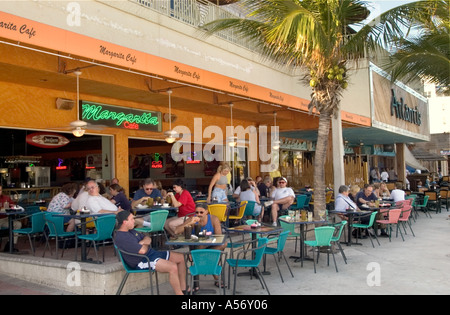 Direkt am Meer Cafe, Fort Lauderdale Beach, Gold Coast, Florida, USA Stockfoto