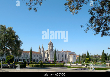 Das Jeronimos Kloster (Mosteiro dos Jerónimos) vom Praca do Imperio, Belem, Lissabon, Portugal Stockfoto