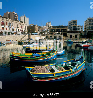 Traditionellen lokalen Fischerboot (Luzzus oder Kajjiks), St. Julian's Harbour, Malta Stockfoto
