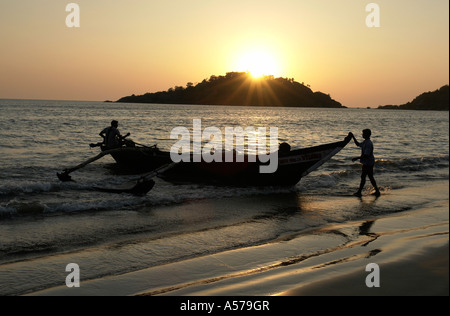 Painet jc3064 Indien Angeln Boot Strand Palolem Goa Land Kultur der Nation wirtschaftlich entwickelten neue Märkte entwickeln Stockfoto