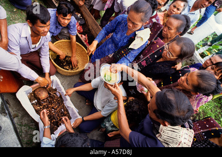 Wiederbestattung von Großmuttern in Samosir Toba Batak (Toba, Karo, Simalungun, Pak Pak, Mandailing, Angkola) Batak Stämme, Toba See, Sumatra, Indonesien) Stockfoto