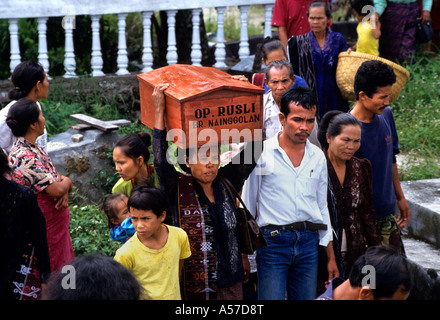 Wiederbestattung von Großmuttern in Samosir Toba Batak (Toba, Karo, Simalungun, Pak Pak, Mandailing, Angkola) Batak Stämme, Toba See, Sumatra, Indonesien) Stockfoto