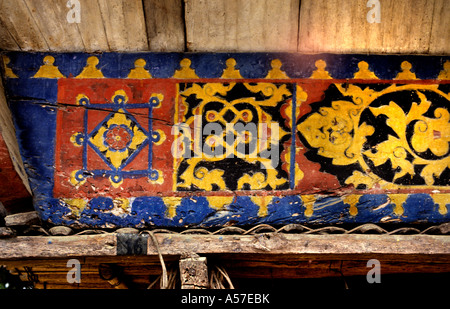 Dorfhaus Kunst Skulptur Maske Relief Toba Batak (Toba, Karo, Simalungun, Pak Pak, Mandailing, Angkola) Batak Stämme, Lake Toba, Sumatra, Indonesien) Stockfoto