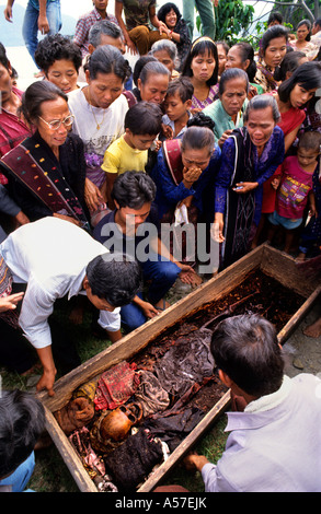 Wiederbestattung von Großmuttern in Samosir Toba Batak (Toba, Karo, Simalungun, Pak Pak, Mandailing, Angkola) Batak Stämme, Toba See, Sumatra, Indonesien) Stockfoto