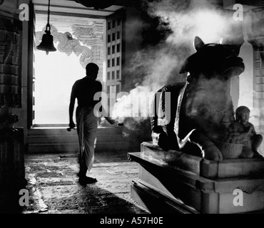 PCP093 frühen Morgengebet Somnath Tempel Saurashtra Gujarat Indien 1963 Stockfoto