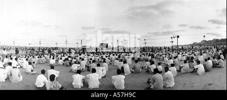 Menschenmenge am Maharashtra-Tag in Chowpatty, Bombay, Mumbai, Maharashtra, Indien, 1. Mai 1962 Stockfoto