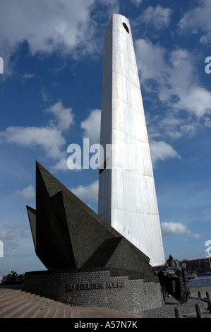 Der Bogen, Skulptur von Frederico Carasso - Nationaldenkmal für die Handelsmarine, Rotterdam, Niederlande Stockfoto
