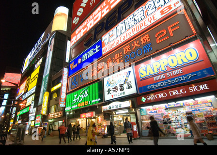 Helle Lichter in Susukino Unterhaltung Bezirk von Sapporo Japan 2006 Stockfoto