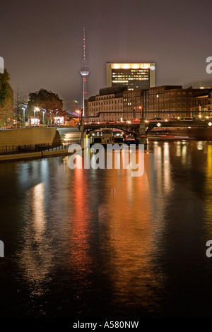 Blick aus dem Parlament-Viertel in Berlin Mitte, Nachtaufnahme, Berlin, Deutschland Stockfoto