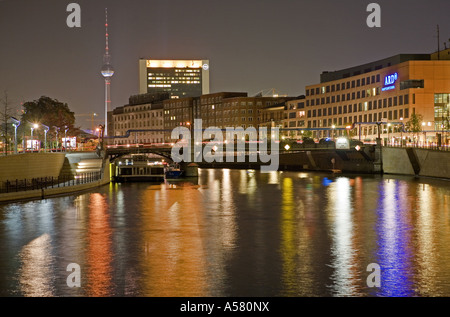 Blick aus dem Parlament-Viertel in Berlin Mitte, Nachtaufnahme, Berlin, Deutschland Stockfoto