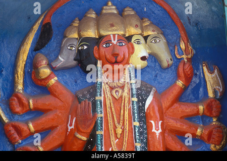 Vishnu, Relief an der Wand, Varanasi, u.p. (Uttar Pradesh), Indien Stockfoto