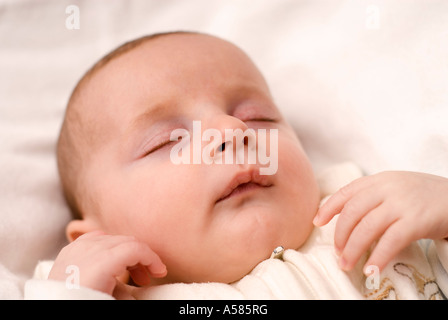 Baby schläft (junge, 2 Monate alt) Stockfoto