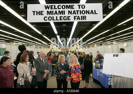 Miami Florida, National College Fair, Hochschulbildung, Informationen, Studenten Karriereplanung, Entscheidung, Richtung, Rekrutierung, Eingang, Front, Lehrer Stockfoto