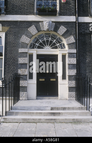 Bedford Square London England georgischen Terrasse Nr. 25 c 1776 Oberlicht Tür rustiziert Coade Stein Ecksteine und Keystone Türen Stockfoto