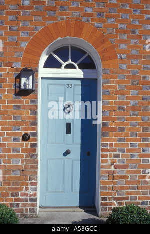 Overton Hampshire England UK Eingangstür des frühen 19. Jahrhundert Dorfhaus Stockfoto