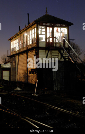 Die Signalbox nachts Swanwick Junction, Butterley an der Midland Railway Centre in Derbyshire, England Stockfoto