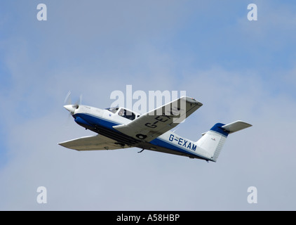 PA28RT-201T Turbo Arrow IV leichten Schulflugzeug. XAV 4879-457 Stockfoto