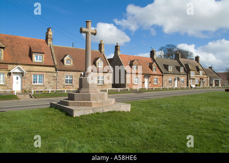 dh war Memorial Scotland FOULDEN BORDERS Monument Cottages row scottish Village uk Border a6105 Stockfoto