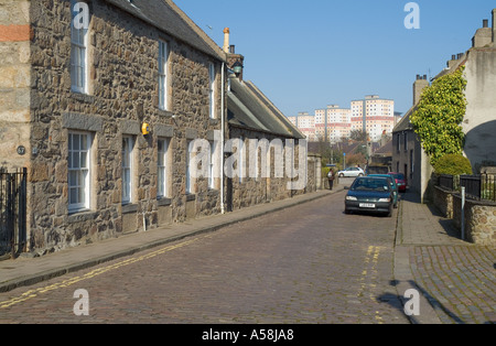 dh ALTSTADT ABERDEEN SCHOTTLAND gepflasterten Straße neue hohe Wohnungen City Homes Haus Gehäuse uk Häuser Stockfoto