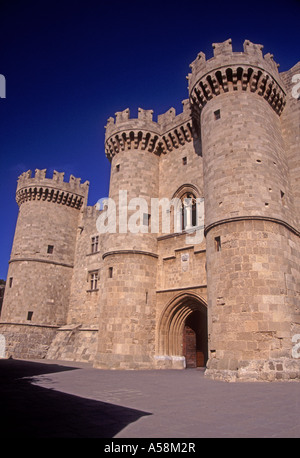 Altstadt von Rhodos. Die Burg der Ritter in der Altstadt.  GXPL 4822-452 Stockfoto