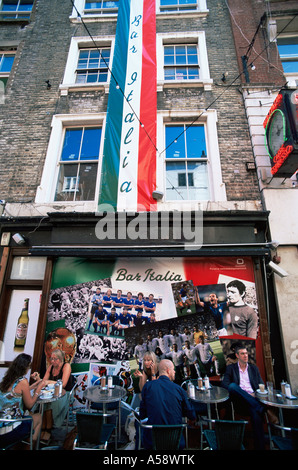 England, London, Soho, Straßenszene in Frith Street Stockfoto