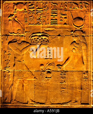 Pharoa anbetet Isis und Hathor Abu Simbel Tempel Ramses II 2 Ramses Pharao Stockfoto