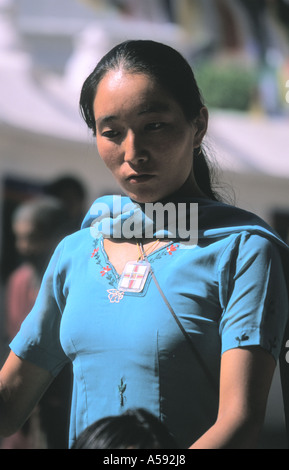 Nahaufnahme des nepalesischen Frau an buddhistischen Stupa von Bodhnath Kathmandu-Nepal Stockfoto